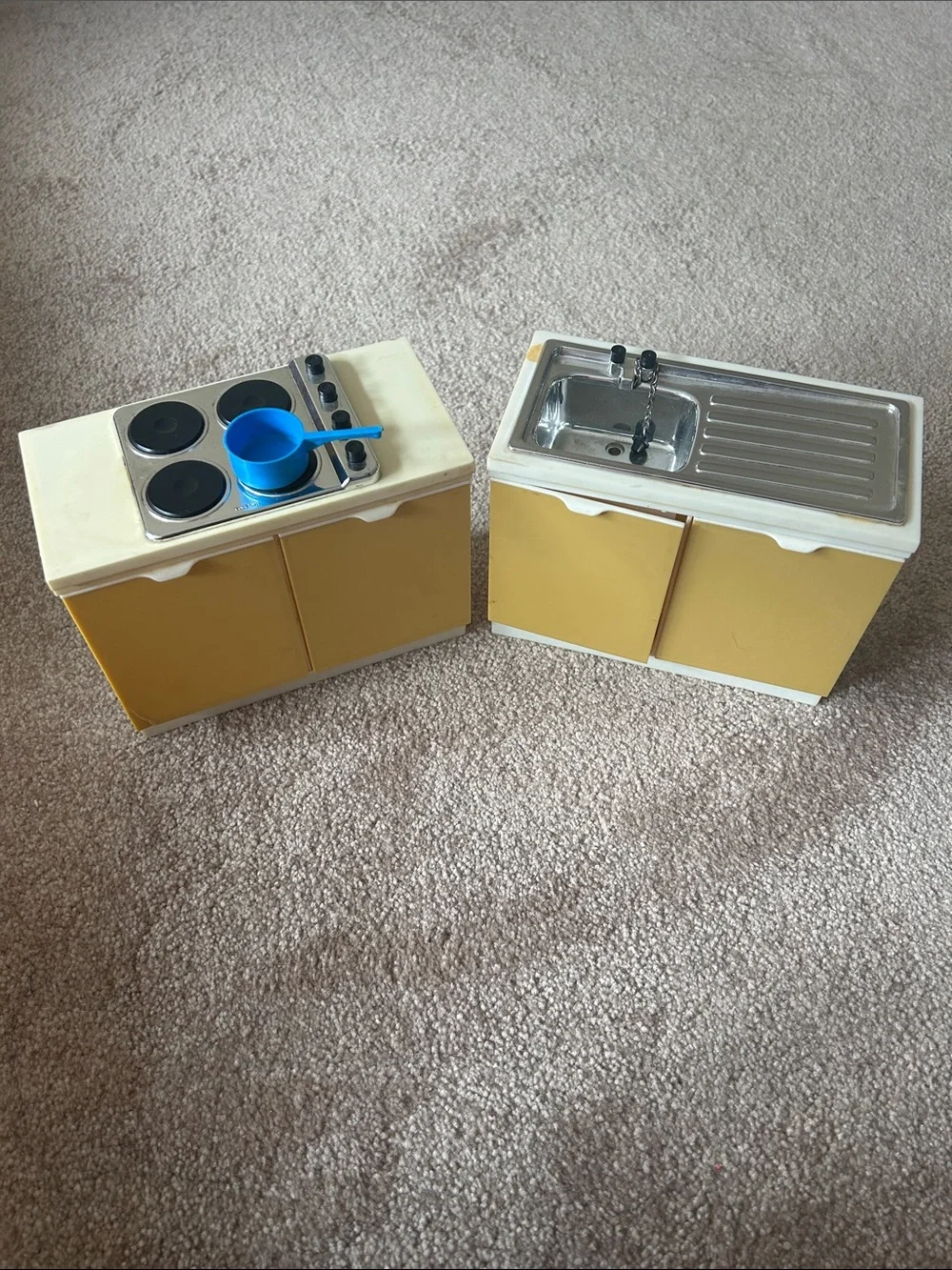 Vintage Marx Sindy Kitchen Sink #1246 & Stove Range #1238 1970s